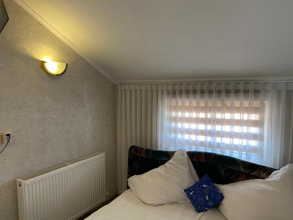 דירות קורטאה דה ארגס Apartament Mansarda מראה חיצוני תמונה
