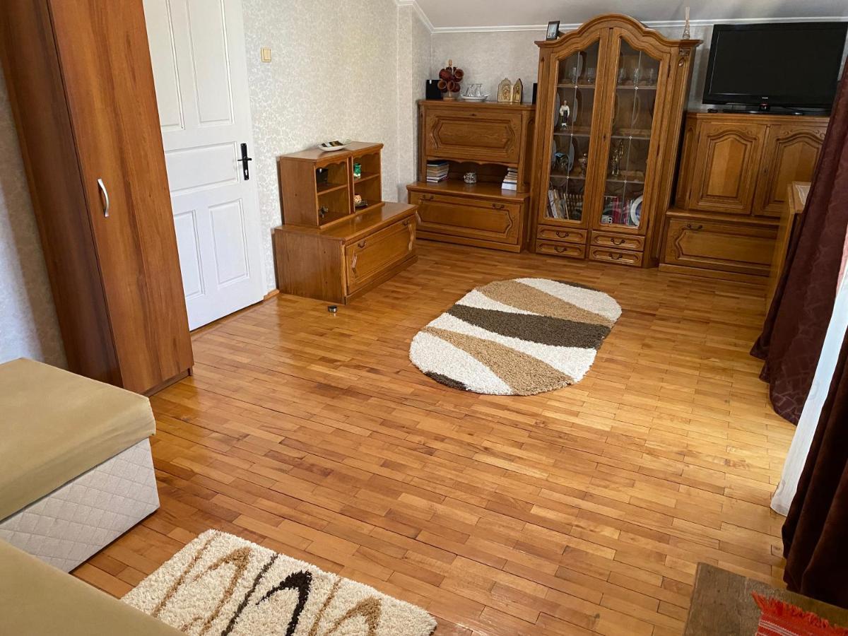 דירות קורטאה דה ארגס Apartament Mansarda מראה חיצוני תמונה