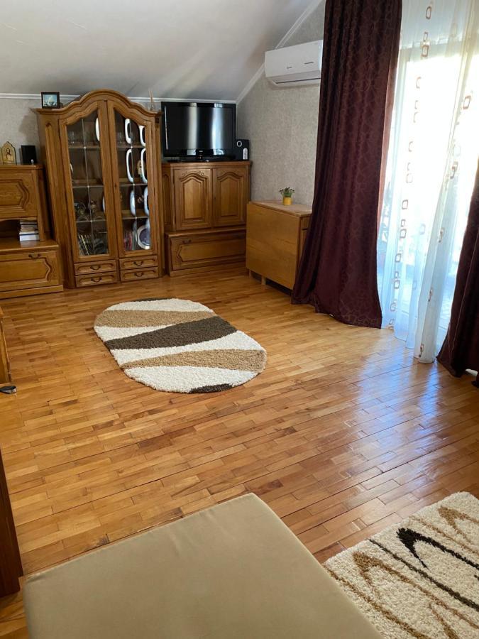 דירות קורטאה דה ארגס Apartament Mansarda מראה חיצוני תמונה