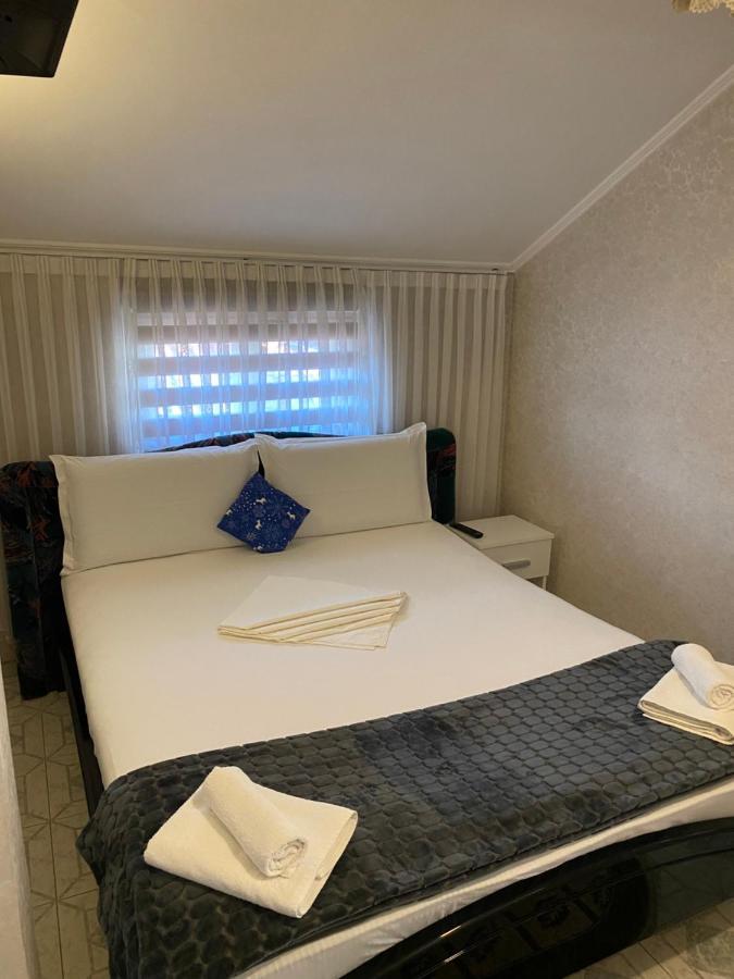 דירות קורטאה דה ארגס Apartament Mansarda מראה חיצוני תמונה